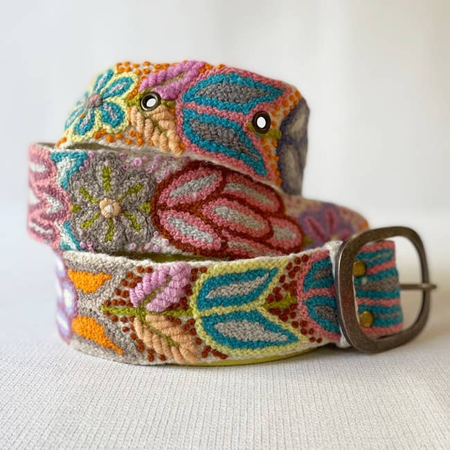 Ceinture brodée « La Vadrouilleuse de fleurs sauvages »