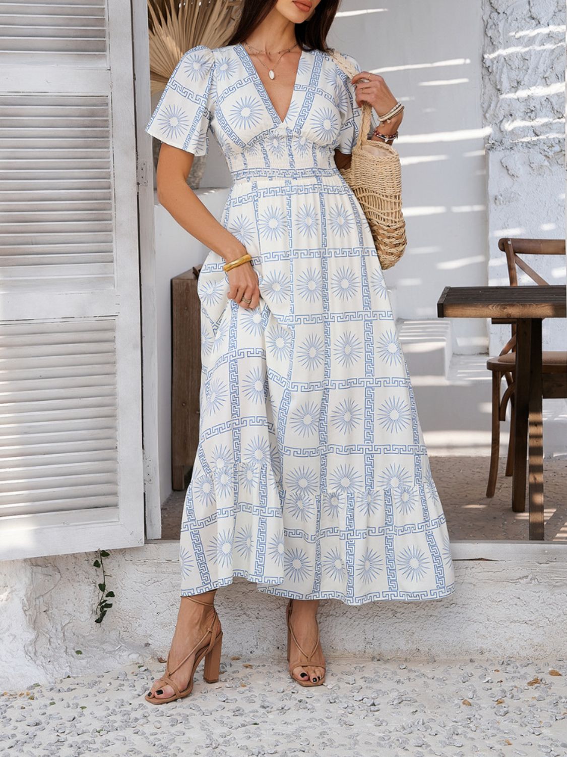 Robe longue élégante pour femme à imprimé floral, col en V et manches courtes