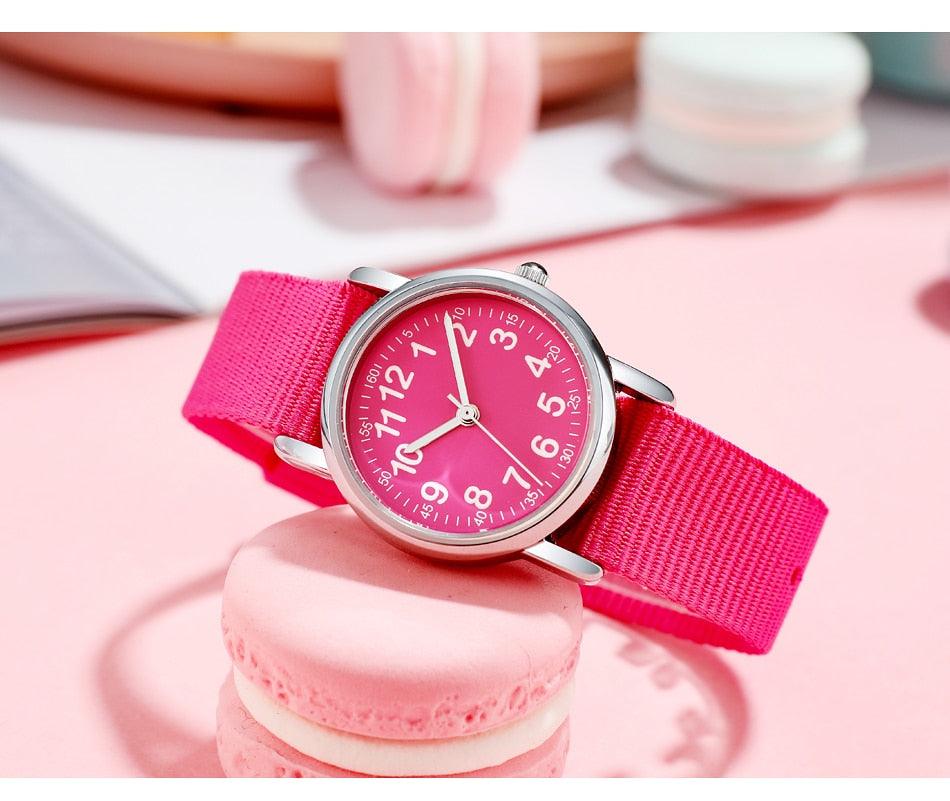 Montres à Quartz Faciles à Lire Bracelet en Nylon Résistant à la Transpiration Mouvement Analogique Montre Pour Filles Garçons Ados Montre-Bracelet Minimaliste Avec Bracelet Souple Montre d'Apprentissage Montre Première Montre Bracelet en Tissu Doux