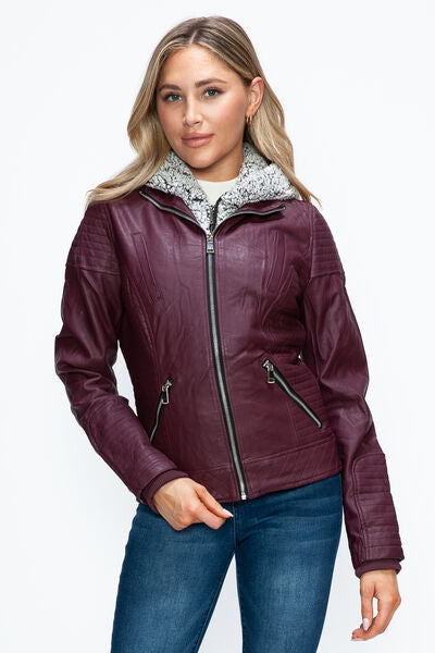 Veste double fermeture éclair superposée chaude, élégante pour femme avec capuche douillette en fausse fourrure, chic et confortable.