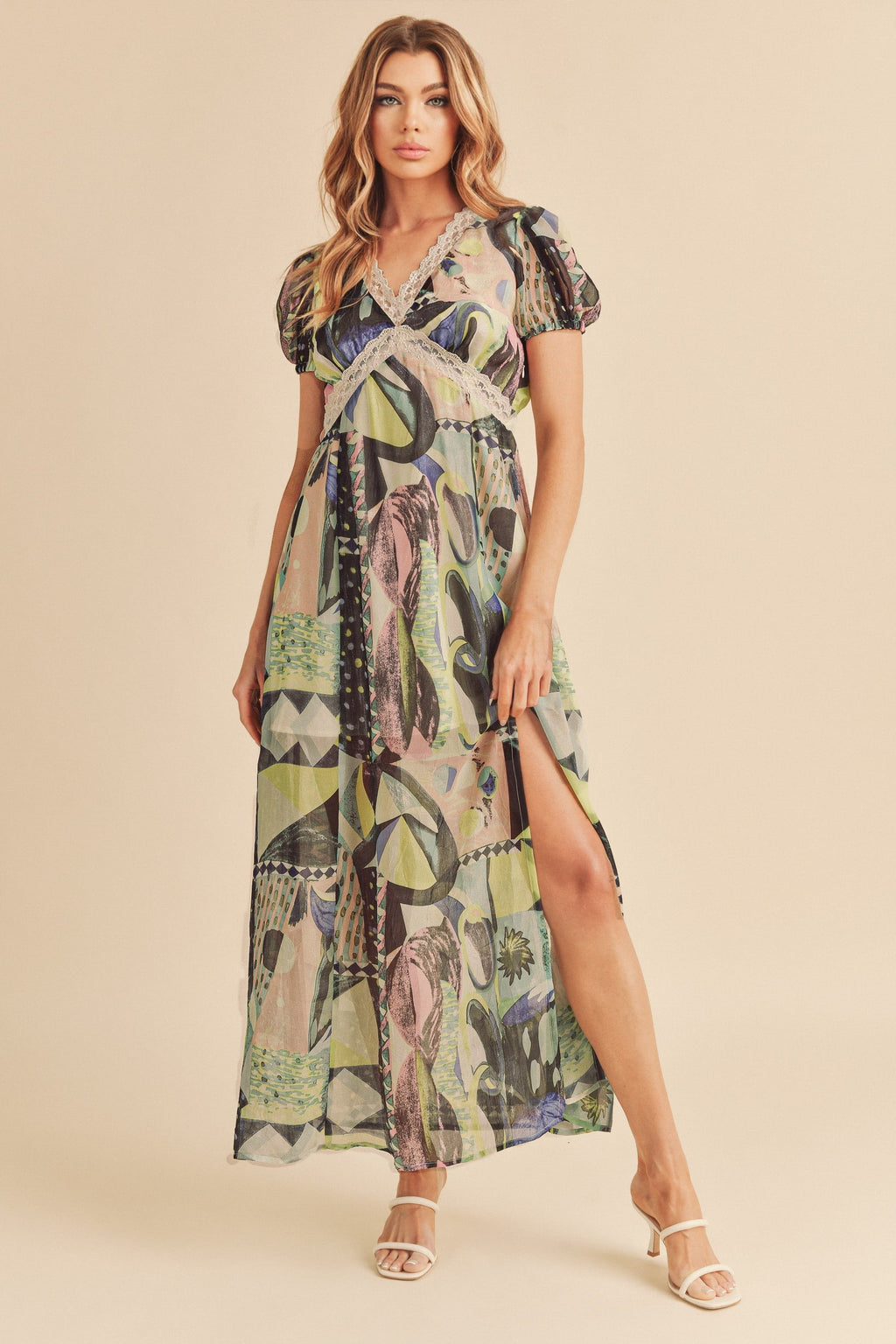 Robe longue confortable à manches courtes avec imprimé géométrique et fente, ornée de dentelle, pour femme, dentelle élégante, fente séduisante, imprimé géométrique sophistiqué pour occasions décontractées et habillées