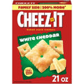 Cheez-It Craquelins au fromage, Craquelins cuits au four, Collations pour le dîner, Format familial, Cheddar blanc, Boîte de 595g (1 boîte)