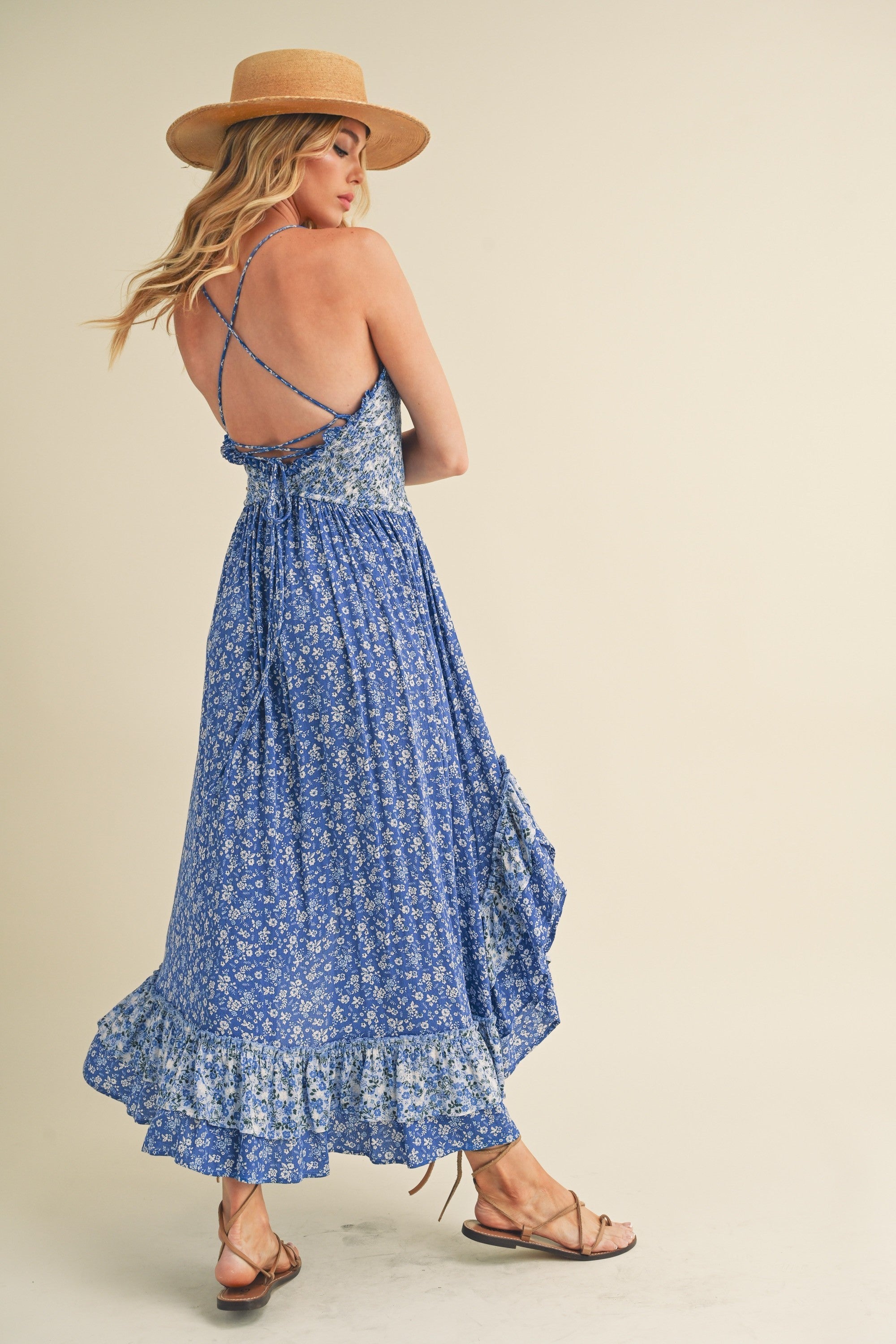 Robe maxi femme à fines bretelles et ourlet volanté imprimé fleuri – Imprimé fleuri féminin, longueur maxi élégante, design fluide et confortable pour occasions décontractées et spéciales