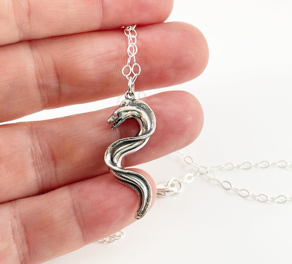 Collier Pendentif Anguille Moray en Argent Sterling – Chaîne 45 cm