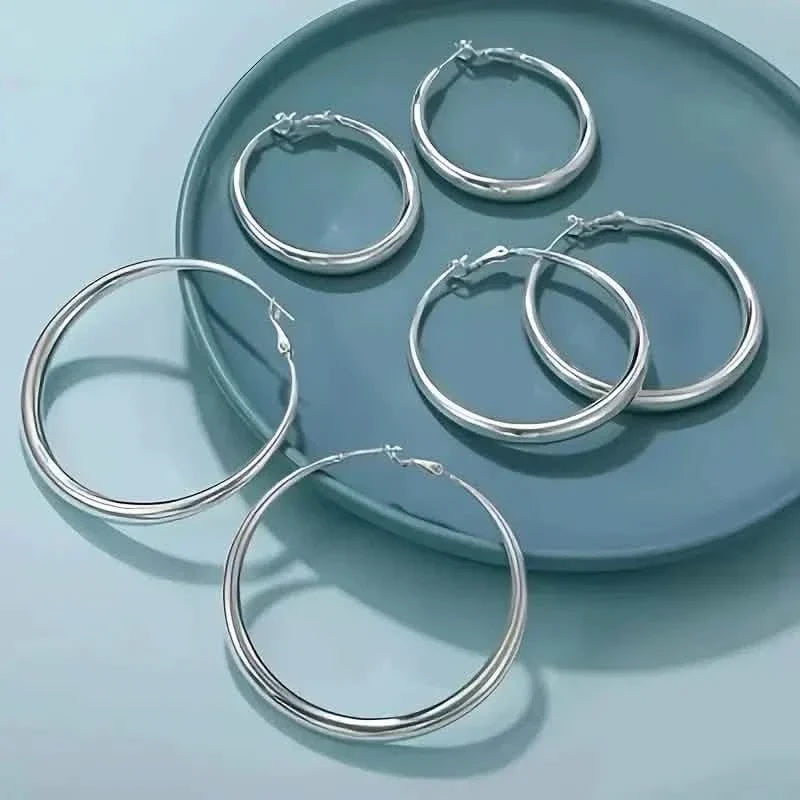 Boucles d'oreilles créoles rondes élégantes pour tous les jours