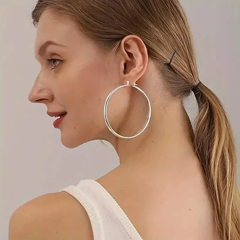 Boucles d'oreilles créoles rondes élégantes pour tous les jours