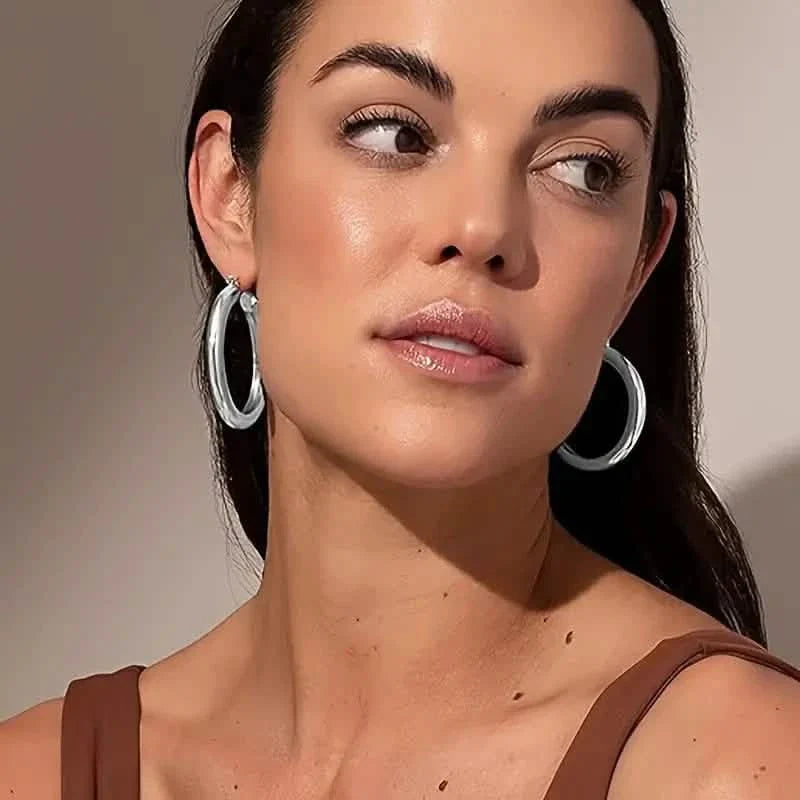 Boucles d'oreilles créoles rondes élégantes pour tous les jours