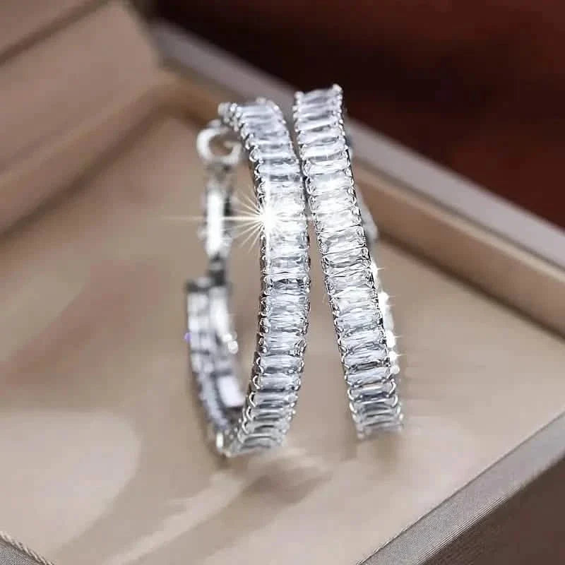 Boucles d'oreilles créoles décoratives carrées brillantes, élégantes et pleines