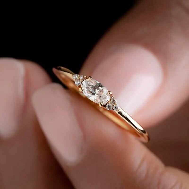Bague élégante plaquée or avec zircons étincelants