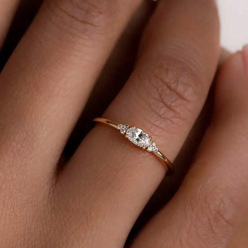 Bague élégante plaquée or avec zircons étincelants