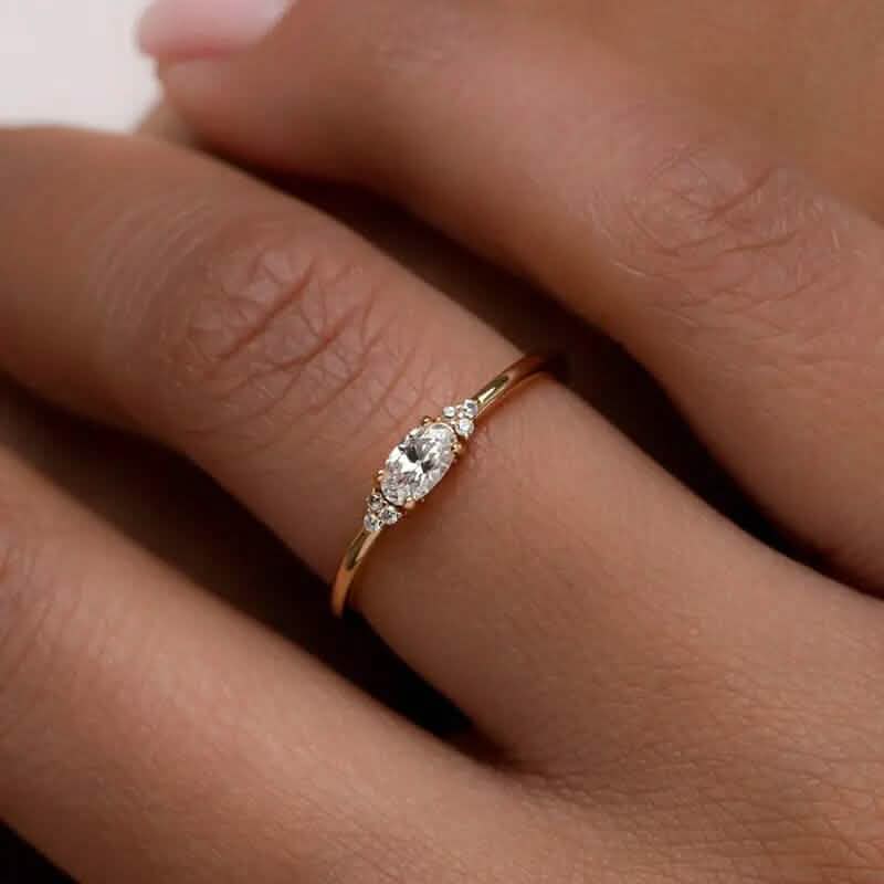 Bague élégante plaquée or avec zircons étincelants
