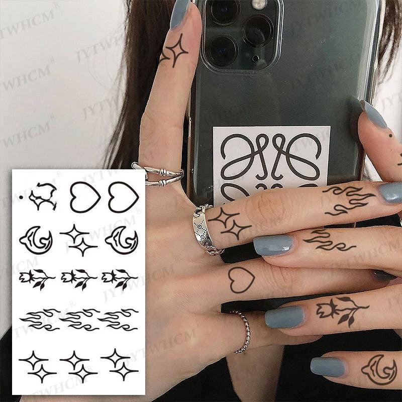 Élégant Petit Autocollant de Tatouage Temporaire Étanche Maquillage Flamme Doigt Fleur Rose Noire Carrée Design de Haute Qualité Pour Femmes