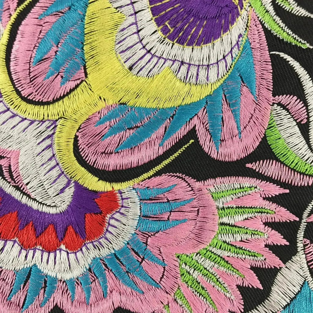 Pochette brodée de fleurs