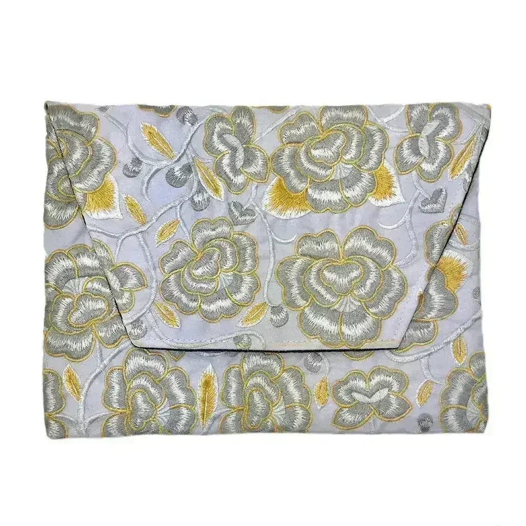 Pochette brodée de fleurs