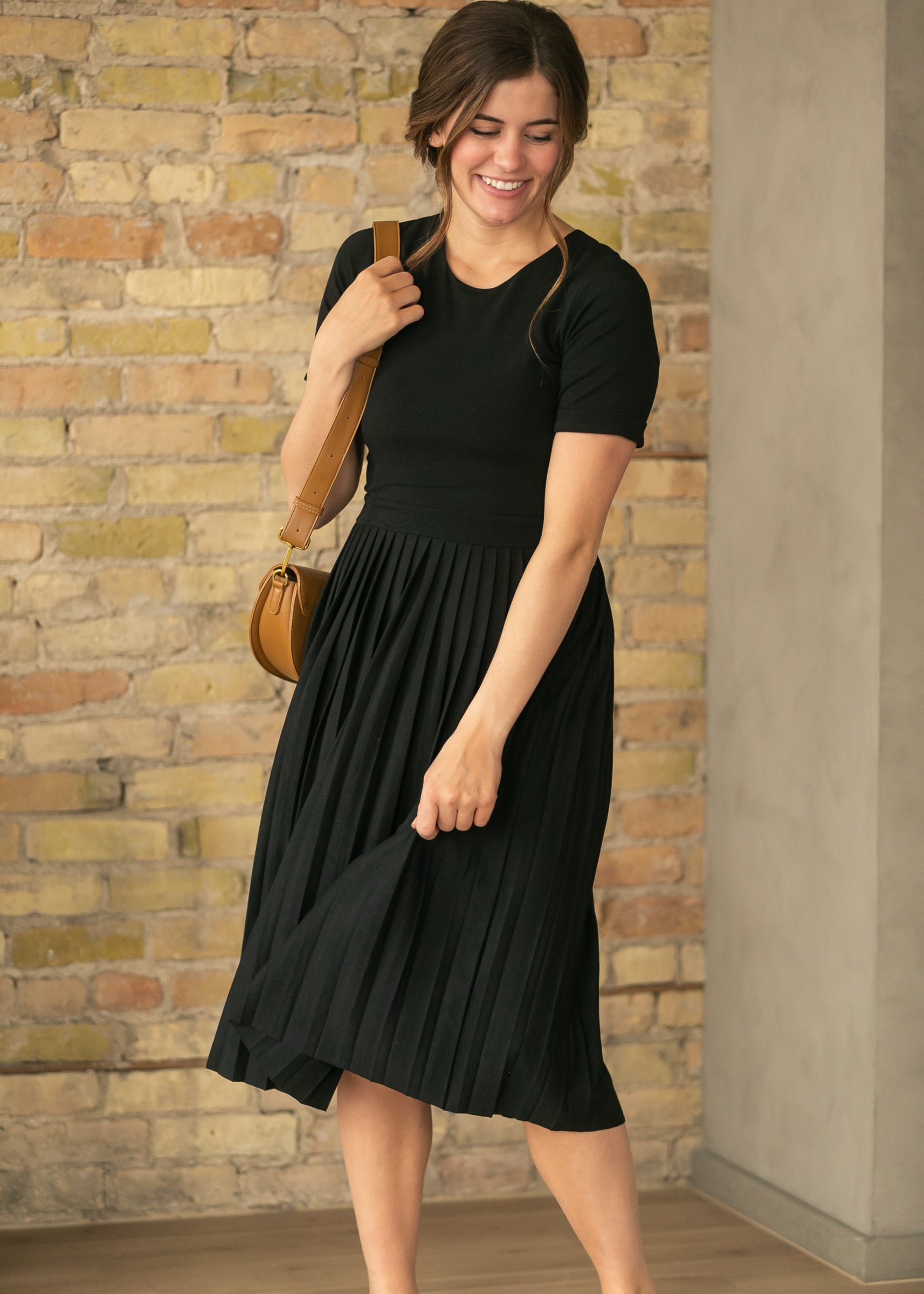 Robe midi plissée noire Emersyn