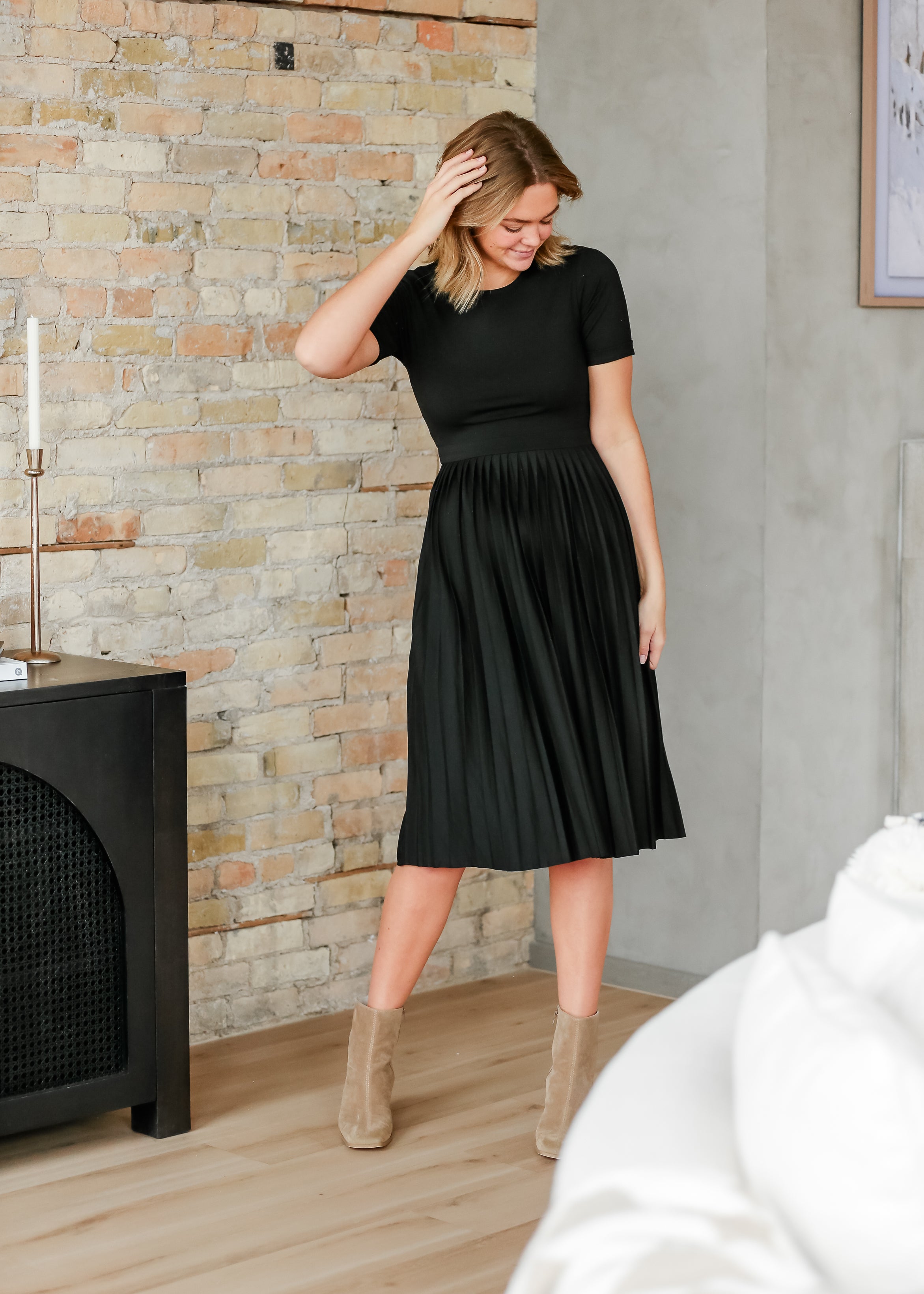 Robe midi plissée noire Emersyn