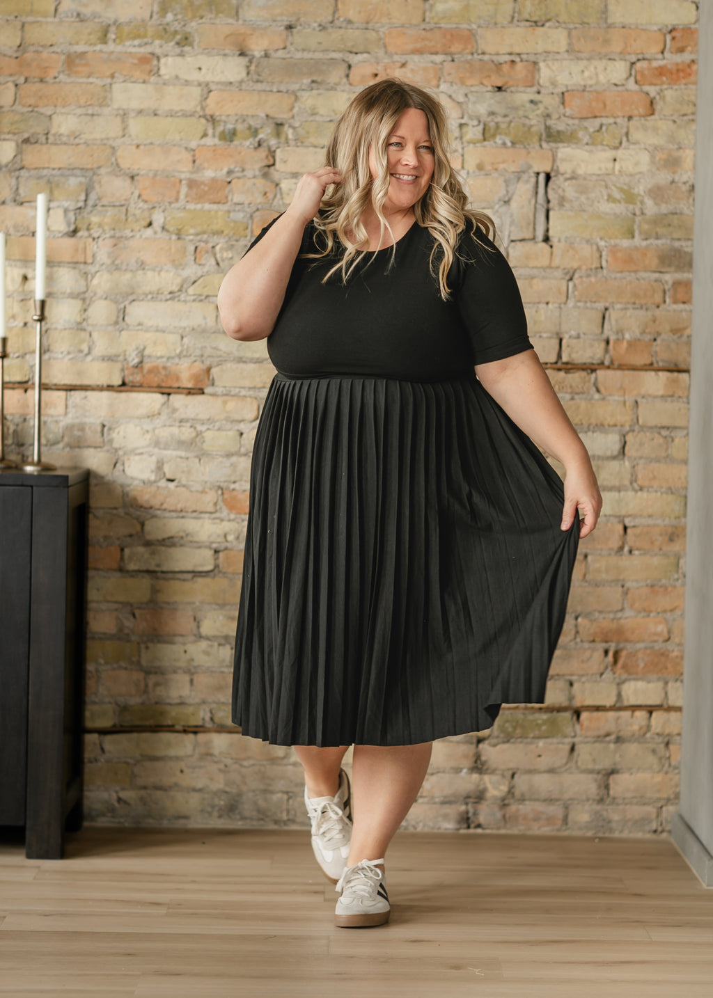 Robe midi plissée noire Emersyn