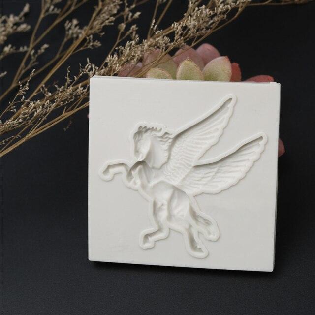 Moule en silicone exquis Pégase pour la cuisson de gâteaux, moule décoratif en chocolat Pégase, moule en silicone pour bijoux en résine Pégase, cheval animal à ailes volantes pour gâteaux, fondants, biscuits et plateaux à savon.