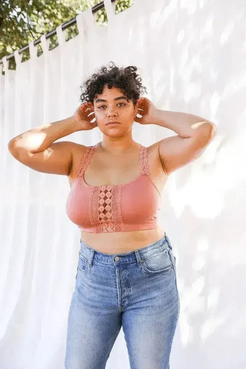 Bralette brodée en dentelle ajourée