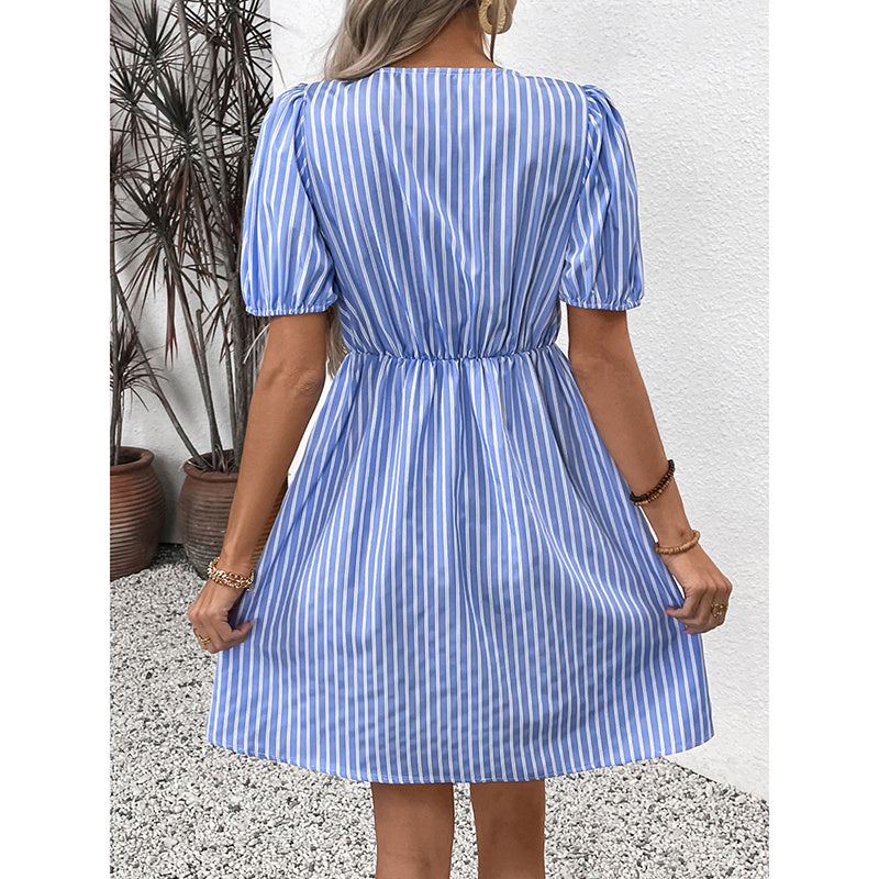 Mini-robe rayée à nouer sur le devant et à manches bouffantes pour femme