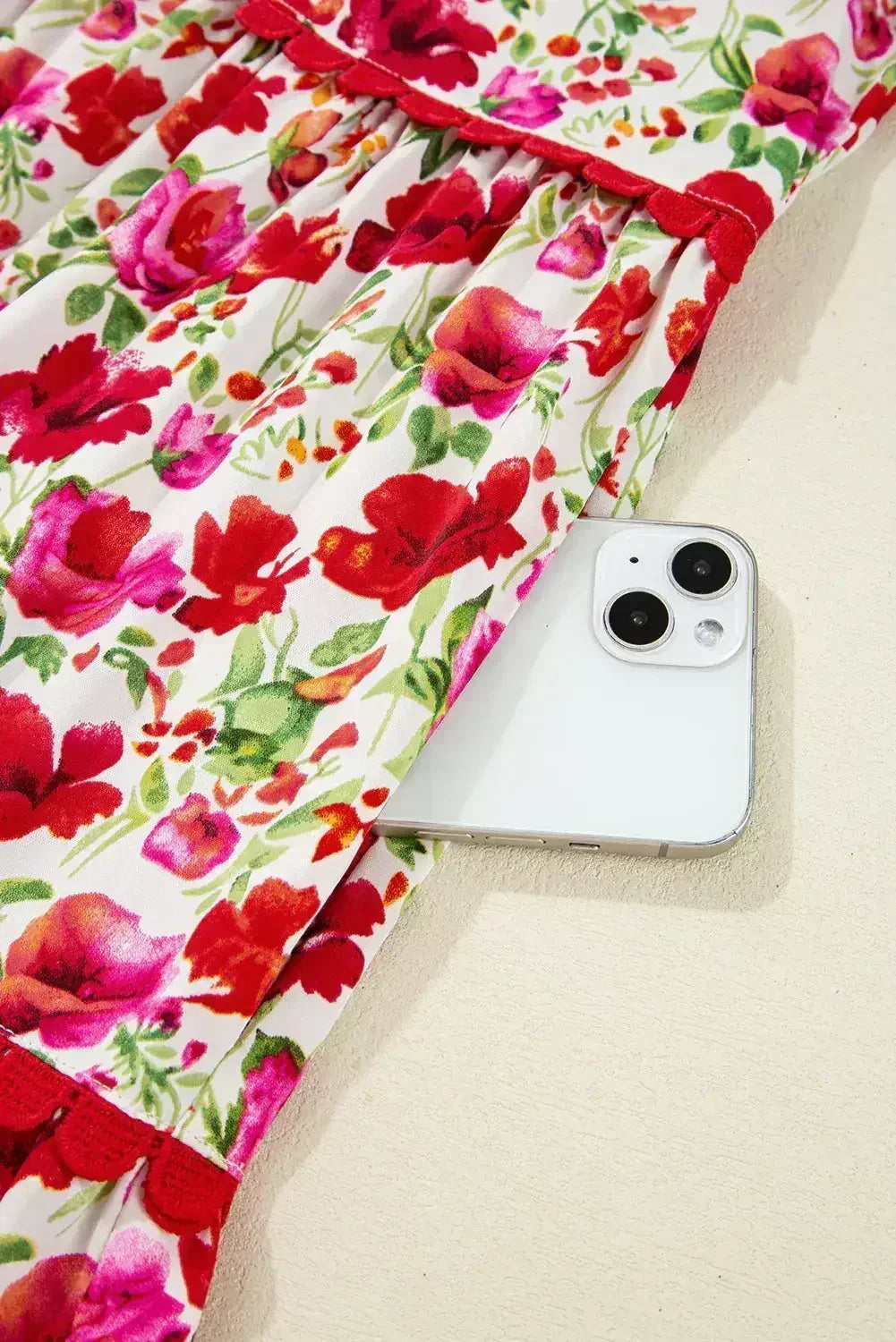 Mini-robe étagée à manches bouffantes florales rouges avec poches et broderies Ric Rac