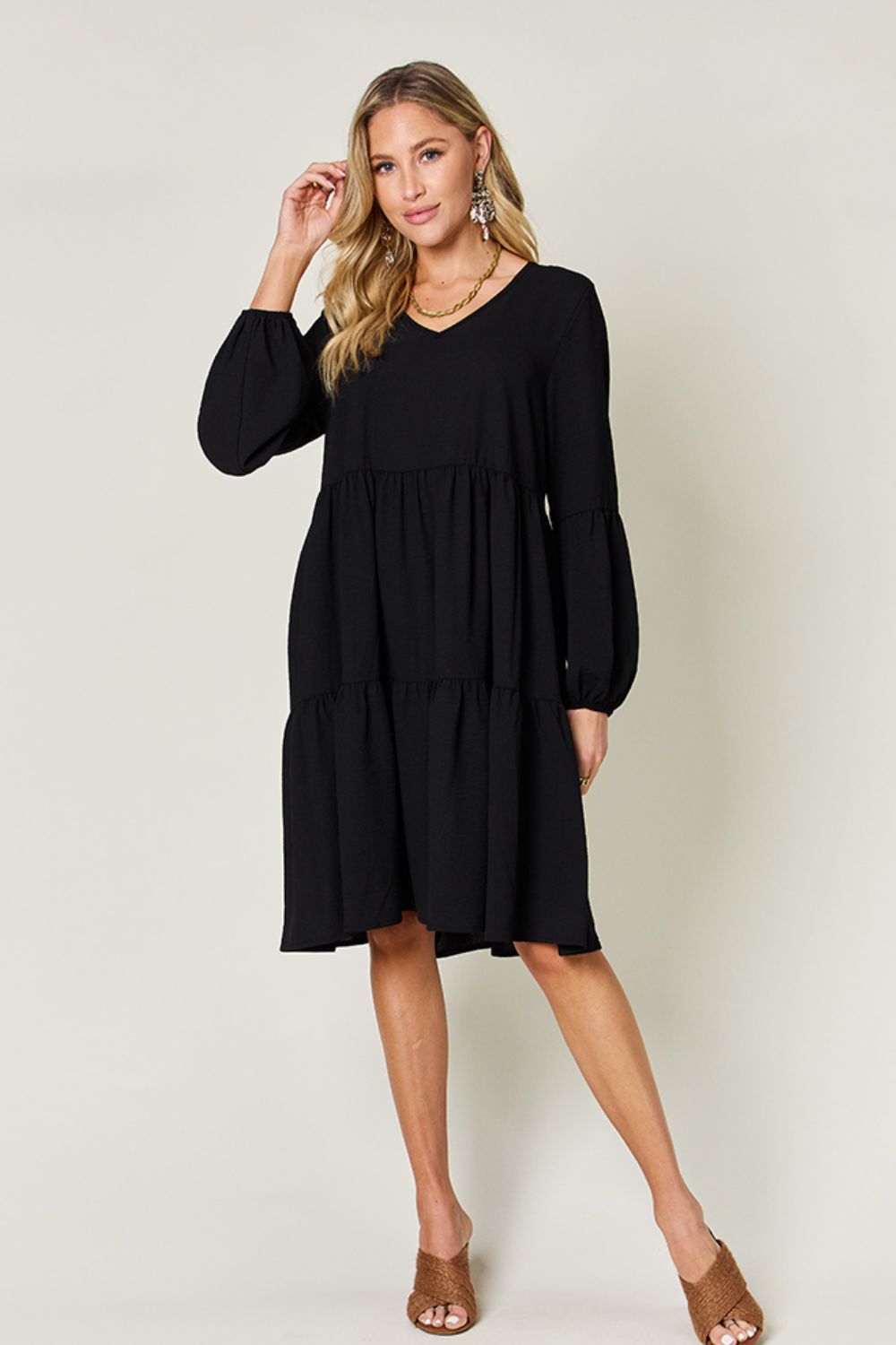 Robe décontractée élégante et confortable avec poches, encolure en V, manches, double épaisseur, superposition et superposition vert clair.