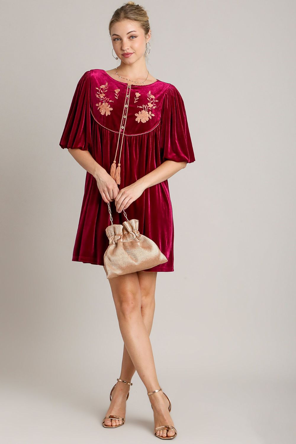 Robe courte en velours brodé à manches courtes et pampilles pour femme – Robe luxueuse en velours, robe courte brodée à pampilles, robe de soirée élégante