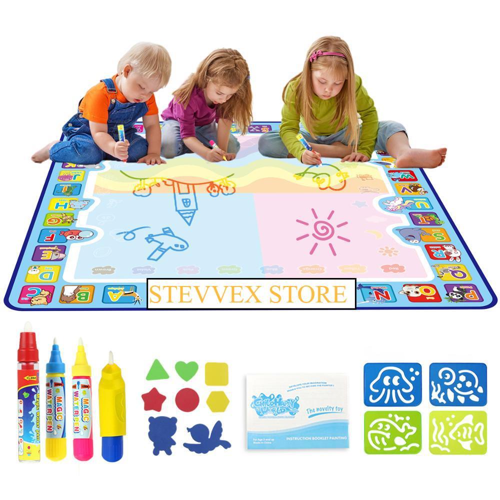 Coolplay Tapis de Dessin à l'Eau Magique 100x100cm Tapis Doodle avec 4 Stylos à Dessin et 1 Set de Tampons Tableau de Peinture Jouets Éducatifs pour Enfants
