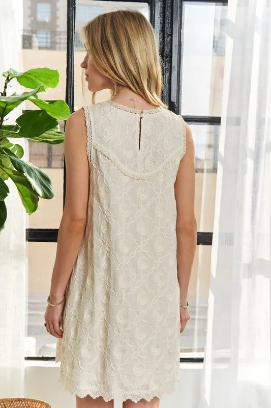Robe trapèze sans manches à col rond avec application pour l'été – Chic, sophistiquée, tendance, flatteuse, élégante, d'une élégance intemporelle