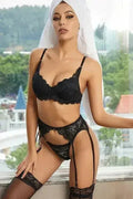 Ensemble de lingerie bralette en dentelle florale avec porte-jarretelles