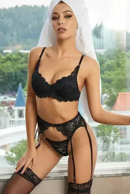Ensemble de lingerie bralette en dentelle florale avec porte-jarretelles