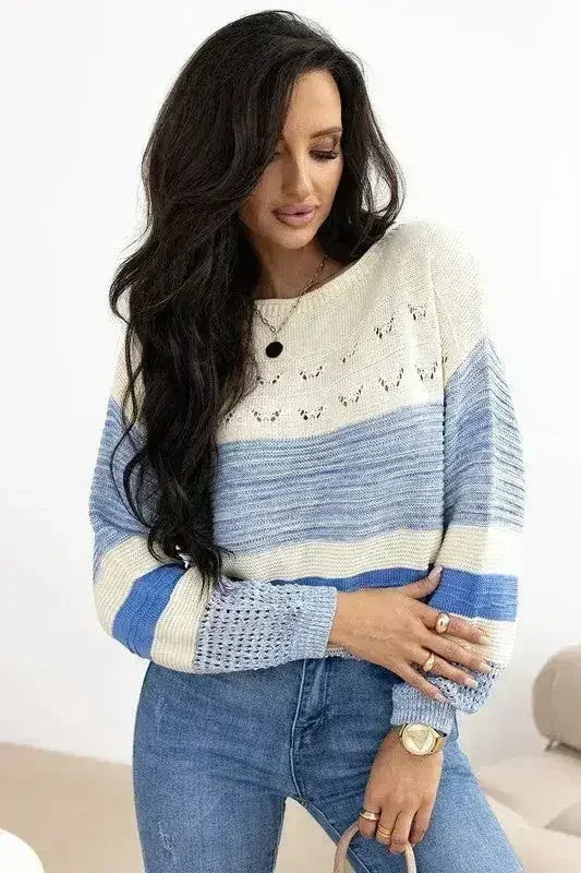 Pull bleu clair à manches bouffantes et point ajouré