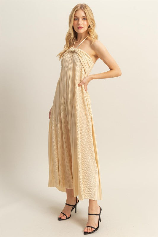 Robe longue fluide à encolure dos nu et détails noués Robe élégante et chic avec encolure dos nu et longueur maxi fluide pour les événements formels
