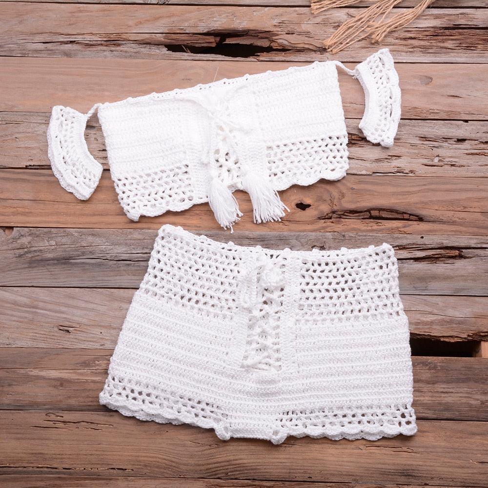 Ensemble bikini de plage tendance tricoté, maillot de bain style crochet, épaules dénudées, bikini fait main avec pompons, soutien-gorge de bikini, ensemble deux pièces de plage pour femmes, haut de bikini ajouré en crochet avec pompons et jupe de plage.