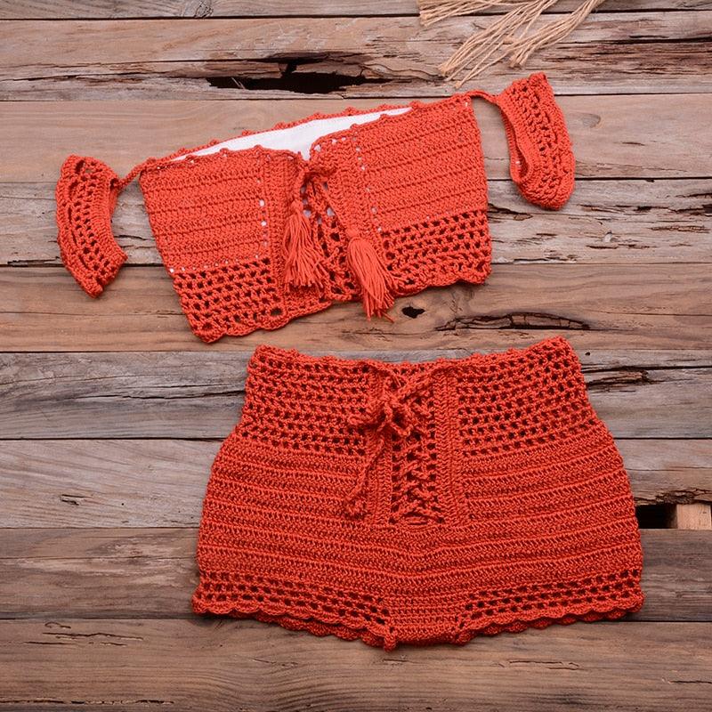 Ensemble bikini de plage tendance tricoté, maillot de bain style crochet, épaules dénudées, bikini fait main avec pompons, soutien-gorge de bikini, ensemble deux pièces de plage pour femmes, haut de bikini ajouré en crochet avec pompons et jupe de plage.