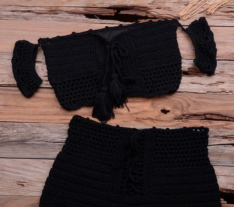 Ensemble bikini de plage tendance tricoté, maillot de bain style crochet, épaules dénudées, bikini fait main avec pompons, soutien-gorge de bikini, ensemble deux pièces de plage pour femmes, haut de bikini ajouré en crochet avec pompons et jupe de plage.