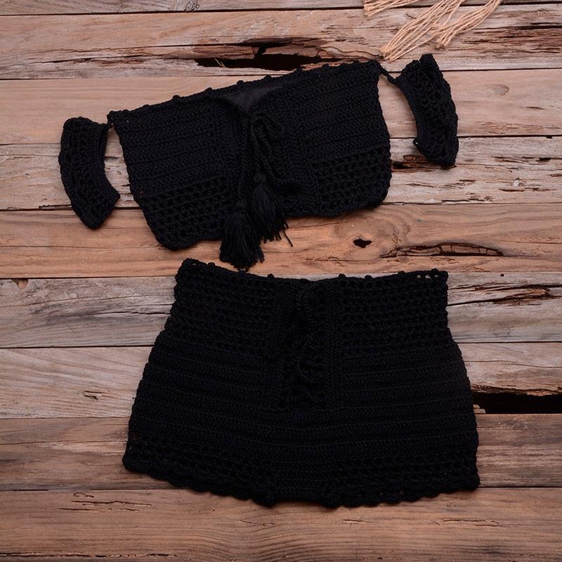 Ensemble bikini de plage tendance tricoté, maillot de bain style crochet, épaules dénudées, bikini fait main avec pompons, soutien-gorge de bikini, ensemble deux pièces de plage pour femmes, haut de bikini ajouré en crochet avec pompons et jupe de plage.