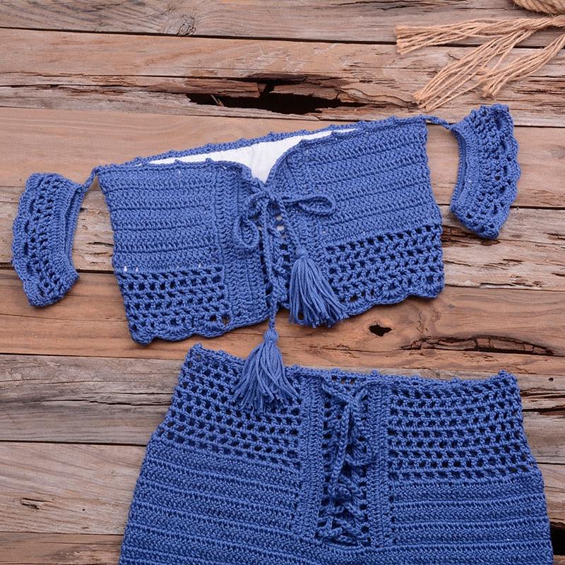 Ensemble bikini de plage tendance tricoté, maillot de bain style crochet, épaules dénudées, bikini fait main avec pompons, soutien-gorge de bikini, ensemble deux pièces de plage pour femmes, haut de bikini ajouré en crochet avec pompons et jupe de plage.