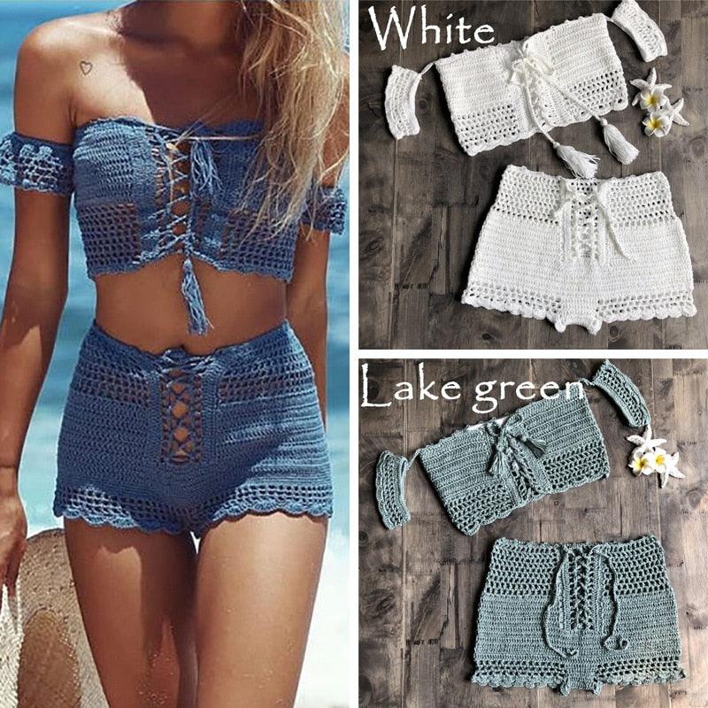 Ensemble bikini de plage tendance tricoté, maillot de bain style crochet, épaules dénudées, bikini fait main avec pompons, soutien-gorge de bikini, ensemble deux pièces de plage pour femmes, haut de bikini ajouré en crochet avec pompons et jupe de plage.