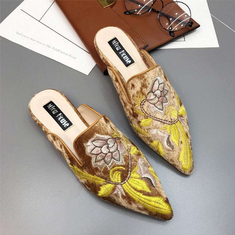 Pantoufles brodées en fourrure pour femmes, mules en velours, chaussures plates, décoration florale, talons bas, chaussures plates en cuir à enfiler, sandales sans talon pour filles, chaussures de travail pour femmes