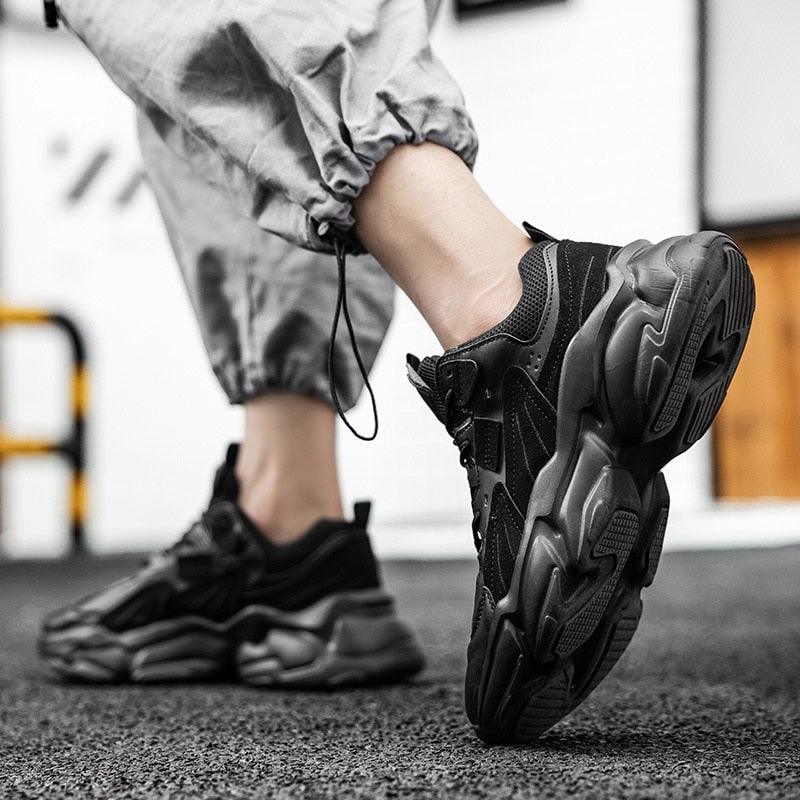 Chaussures de sport blanches pour hommes, tendance décontractée confortable, baskets épaisses noires pour hommes, design été blanc, baskets de tennis de course en plein air, mode sport, baskets décontractées confortables pour hommes.