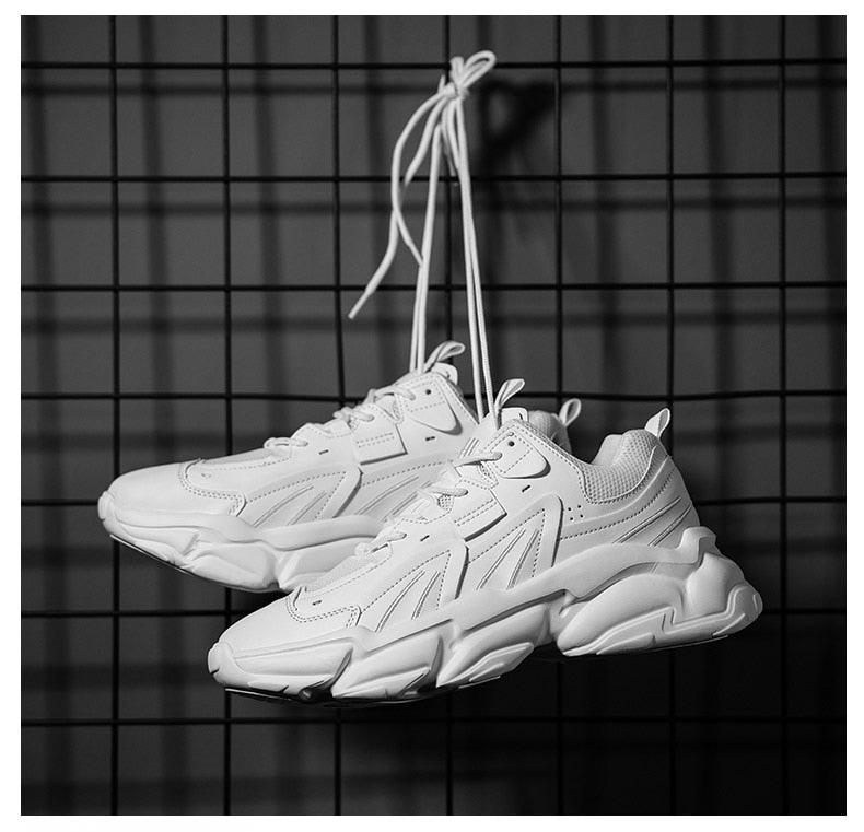 Chaussures de sport blanches pour hommes, tendance décontractée confortable, baskets épaisses noires pour hommes, design été blanc, baskets de tennis de course en plein air, mode sport, baskets décontractées confortables pour hommes.