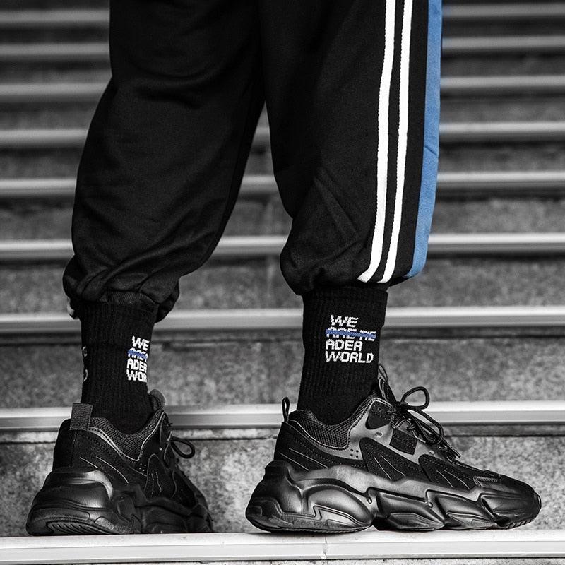 Chaussures de sport blanches pour hommes, tendance décontractée confortable, baskets épaisses noires pour hommes, design été blanc, baskets de tennis de course en plein air, mode sport, baskets décontractées confortables pour hommes.