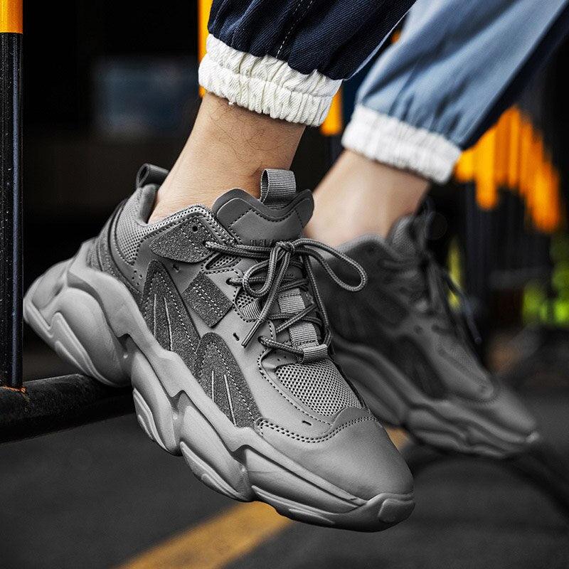 Chaussures de sport blanches pour hommes, tendance décontractée confortable, baskets épaisses noires pour hommes, design été blanc, baskets de tennis de course en plein air, mode sport, baskets décontractées confortables pour hommes.