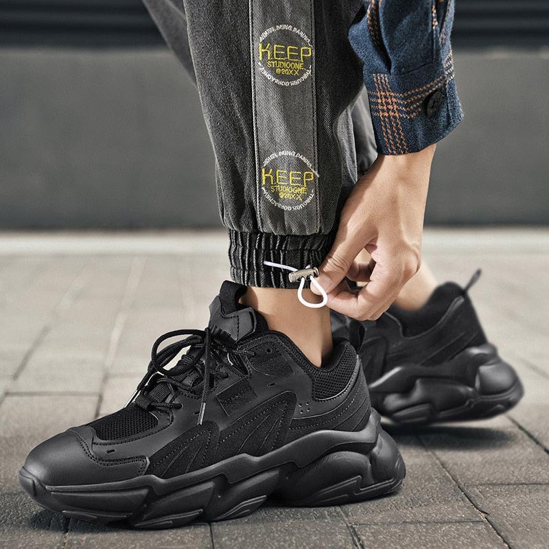 Chaussures de sport blanches pour hommes, tendance décontractée confortable, baskets épaisses noires pour hommes, design été blanc, baskets de tennis de course en plein air, mode sport, baskets décontractées confortables pour hommes.