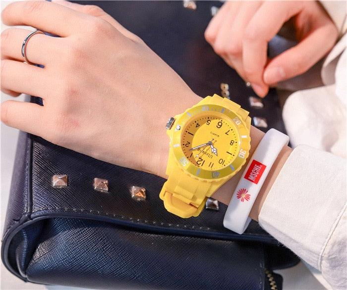 Montres Femme en Silicone à la Mode Montres-bracelets Simples de Sport à Quartz Horloge Fraîche pour Enfants Montre-bracelet Décontractée à Quartz avec Bracelet en Silicone pour Femmes Filles Étudiantes