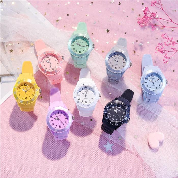 Montres Femme en Silicone à la Mode Montres-bracelets Simples de Sport à Quartz Horloge Fraîche pour Enfants Montre-bracelet Décontractée à Quartz avec Bracelet en Silicone pour Femmes Filles Étudiantes