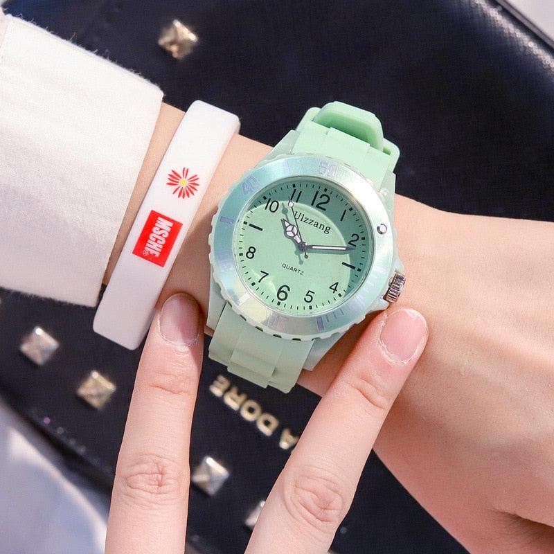 Montres Femme en Silicone à la Mode Montres-bracelets Simples de Sport à Quartz Horloge Fraîche pour Enfants Montre-bracelet Décontractée à Quartz avec Bracelet en Silicone pour Femmes Filles Étudiantes