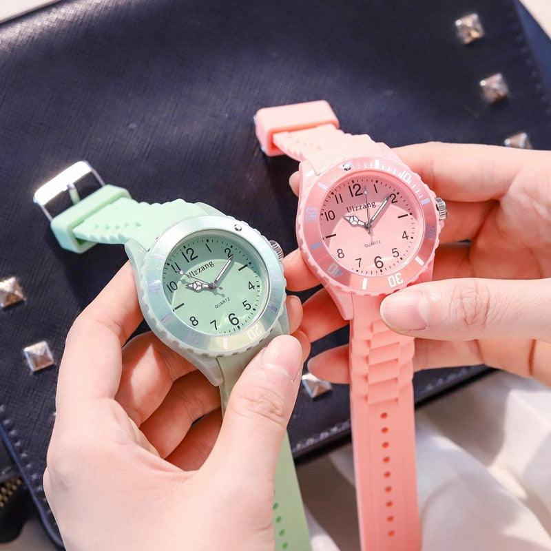 Montres Femme en Silicone à la Mode Montres-bracelets Simples de Sport à Quartz Horloge Fraîche pour Enfants Montre-bracelet Décontractée à Quartz avec Bracelet en Silicone pour Femmes Filles Étudiantes