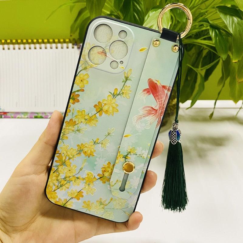Coque de téléphone à motif floral tendance pour iPhone 11 12 13 14 Pro MAX X XS MAX XR 8 7 6 6s Plus X, étui souple avec dragonne et pompon, antichoc, coque arrière rigide, fine, protection intégrale, tendance, mignonne, élégante pour femme